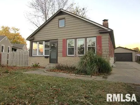 1102 S 10th St, Pekin, IL 61554