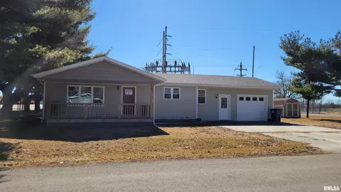 305 W Lee St, Colchester, IL 62326