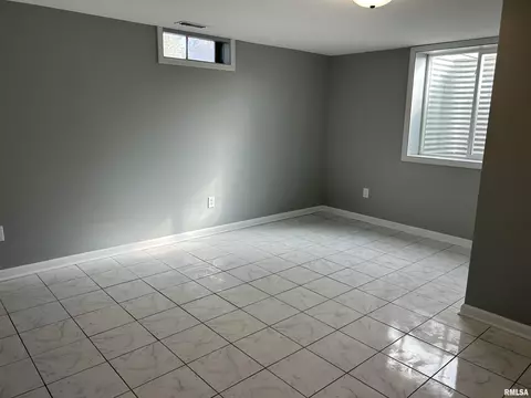 949 Pennyoaks Dr, Macomb, IL 61455 photo 16