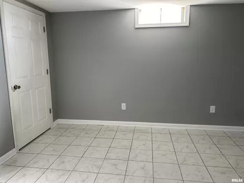 949 Pennyoaks Dr, Macomb, IL 61455 photo 15