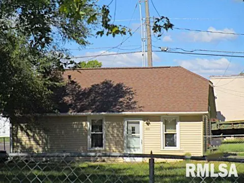 401 Velde St, Creve Coeur, IL 61610