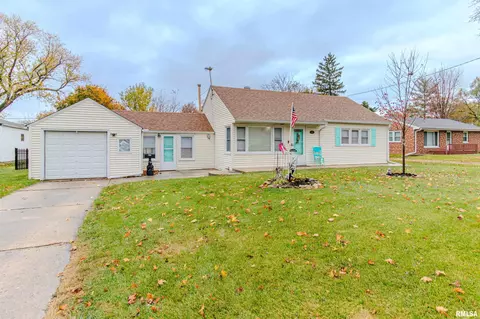 115 Loren St, Washington, IL 61571
