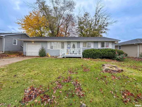 103 Lake St, Washington, IL 61571