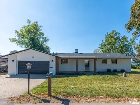 1285 Sunset Dr, East Peoria, IL 61611