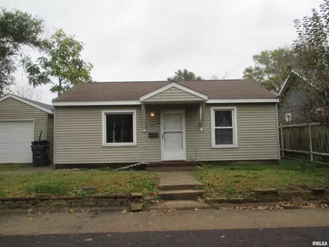 1405 Henry St, Pekin, IL 61554