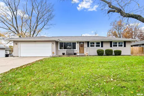 5424 N James Rd, Peoria, IL 61615