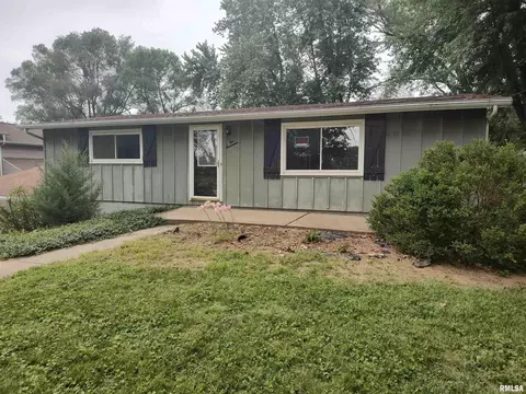 117 Melody Ln, East Peoria, IL 61611