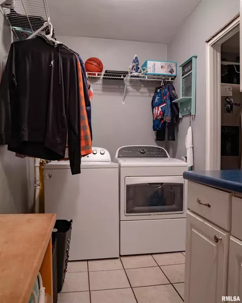 843 E Walnut St, Canton, IL 61520 photo 37