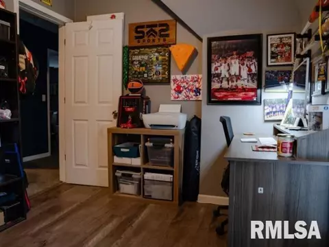 843 E Walnut St, Canton, IL 61520 photo 25