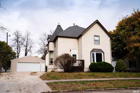 843 E Walnut St, Canton, IL 61520