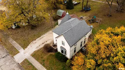 843 E Walnut St, Canton, IL 61520 photo 3