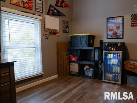 843 E Walnut St, Canton, IL 61520 photo 24