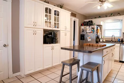 843 E Walnut St, Canton, IL 61520 photo 8