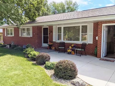 836 E Dunne St, Morton, IL 61550 photo 2