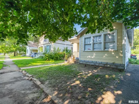 1210-1212 S 4th St, Pekin, IL 61554