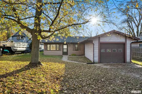 202 Orr Ave, Pekin, IL 61554