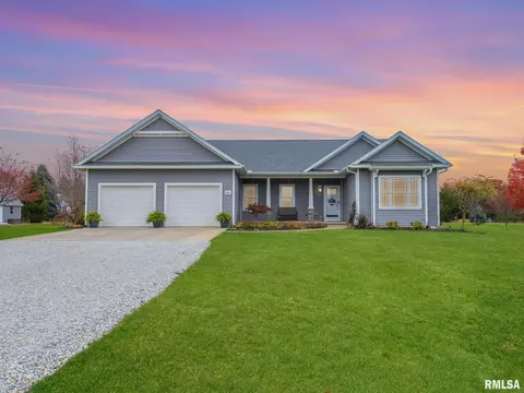 21515 Bulldog Blvd, Delavan, IL 61734