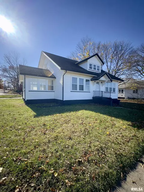602 W Main St, South Pekin, IL 61564