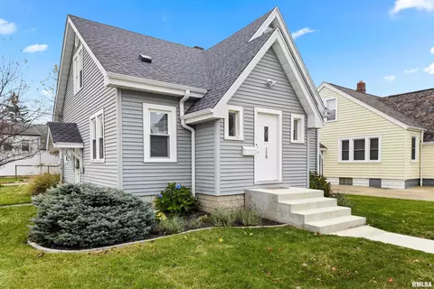 128 N 5th Ave, Morton, IL 61550