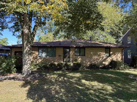 1007 Walnut St, Washington, IL 61571