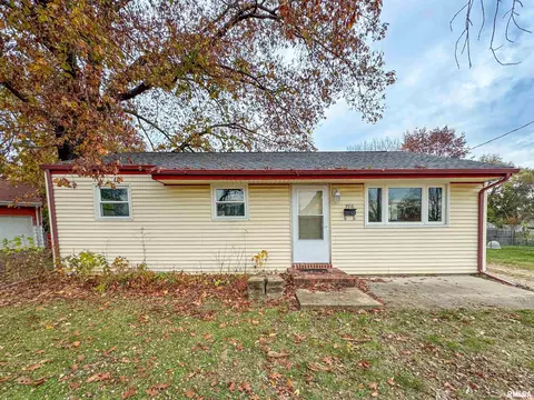 3916 N Saint Joseph Ct, Peoria Heights, IL 61616