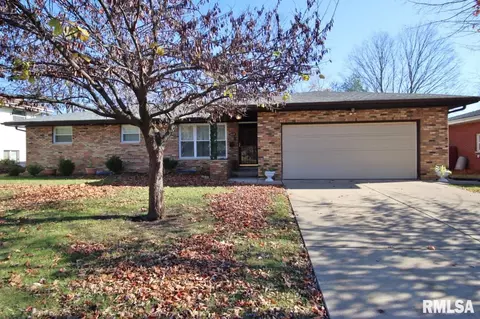3820 N Donna Ln, Peoria, IL 61615