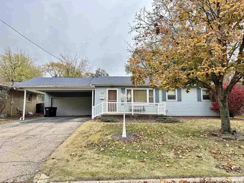 212 Arrow St, Pekin, IL 61554
