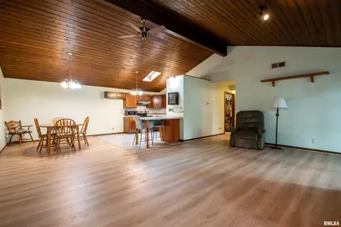 496 County Road 2570 E Rd, El Paso, IL 61738 photo 10