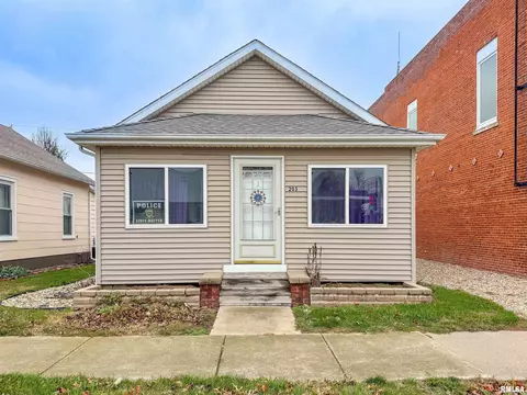 203 W Main St, Elmwood, IL 61529
