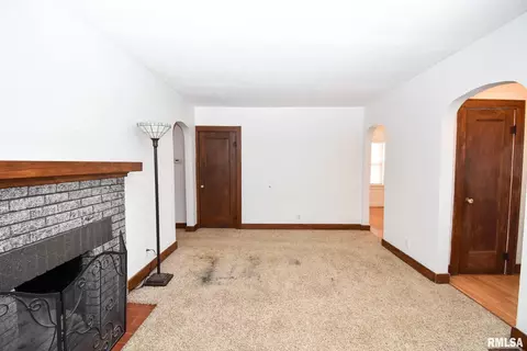 1015 E Adams St, Washington, IL 61571 photo 8