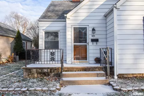 1015 E Adams St, Washington, IL 61571 photo 5
