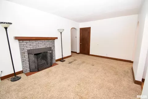 1015 E Adams St, Washington, IL 61571 photo 7