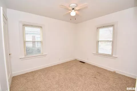 1015 E Adams St, Washington, IL 61571 photo 19