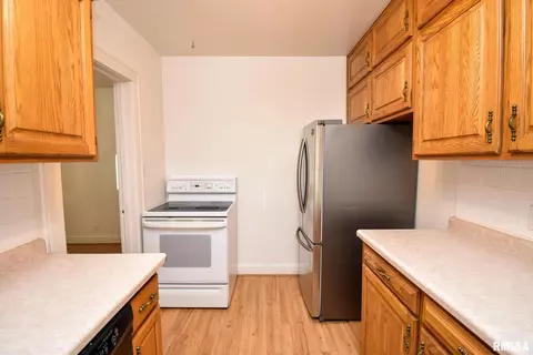 1015 E Adams St, Washington, IL 61571 photo 14