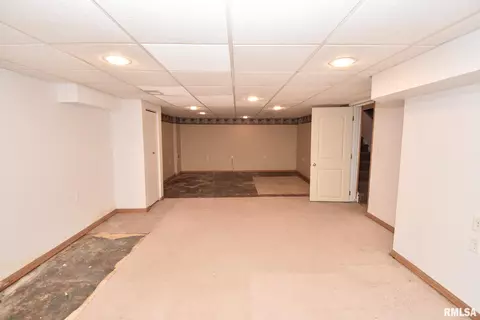 1015 E Adams St, Washington, IL 61571 photo 28