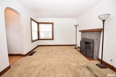 1015 E Adams St, Washington, IL 61571 photo 9