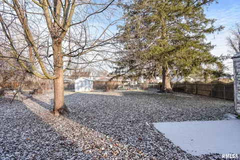 1015 E Adams St, Washington, IL 61571 photo 32