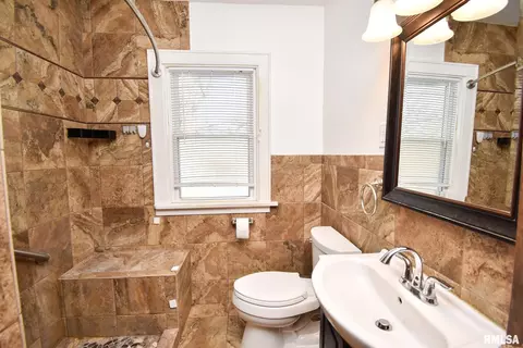 1015 E Adams St, Washington, IL 61571 photo 22