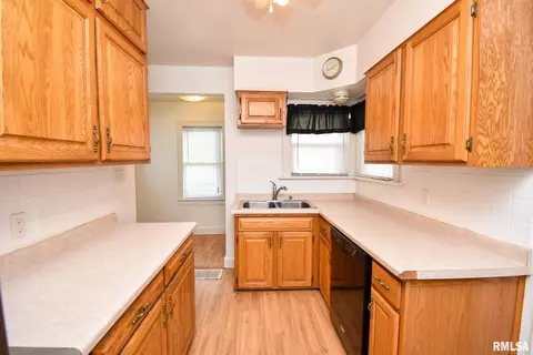 1015 E Adams St, Washington, IL 61571 photo 13