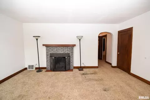 1015 E Adams St, Washington, IL 61571 photo 6