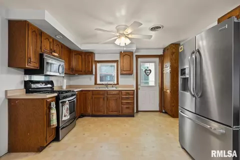 405 E Robinson St, Goodfield, IL 61742 photo 21