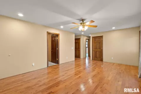 405 E Robinson St, Goodfield, IL 61742 photo 9