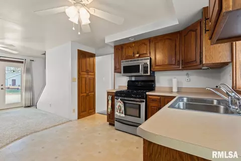 405 E Robinson St, Goodfield, IL 61742 photo 22