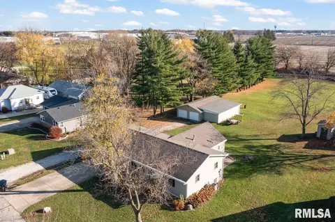 405 E Robinson St, Goodfield, IL 61742 photo 3