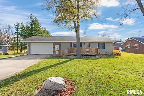 405 E Robinson St, Goodfield, IL 61742