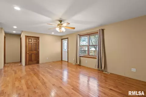405 E Robinson St, Goodfield, IL 61742 photo 8