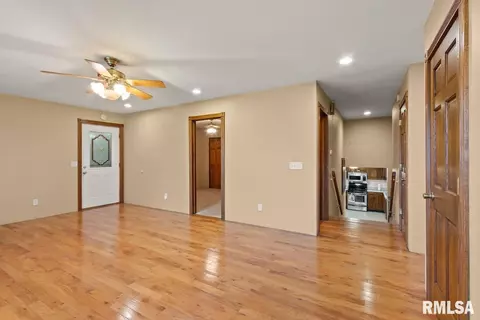 405 E Robinson St, Goodfield, IL 61742 photo 7