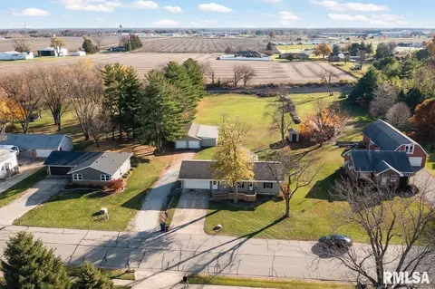 405 E Robinson St, Goodfield, IL 61742 photo 4