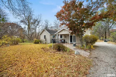 1566 Woodland Knolls Rd, Metamora, IL 61548