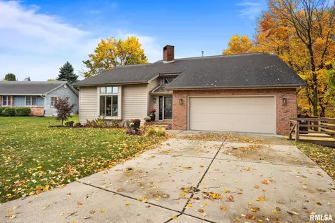 912 W Baybrook Ct, Peoria, IL 61615